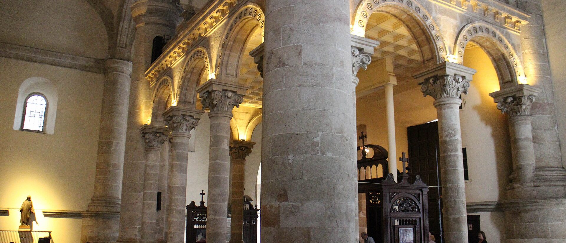Vaquería en la Catedral por el Cristo de las Ampollas