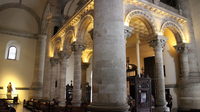 Vaquería en la Catedral por el Cristo de las Ampollas